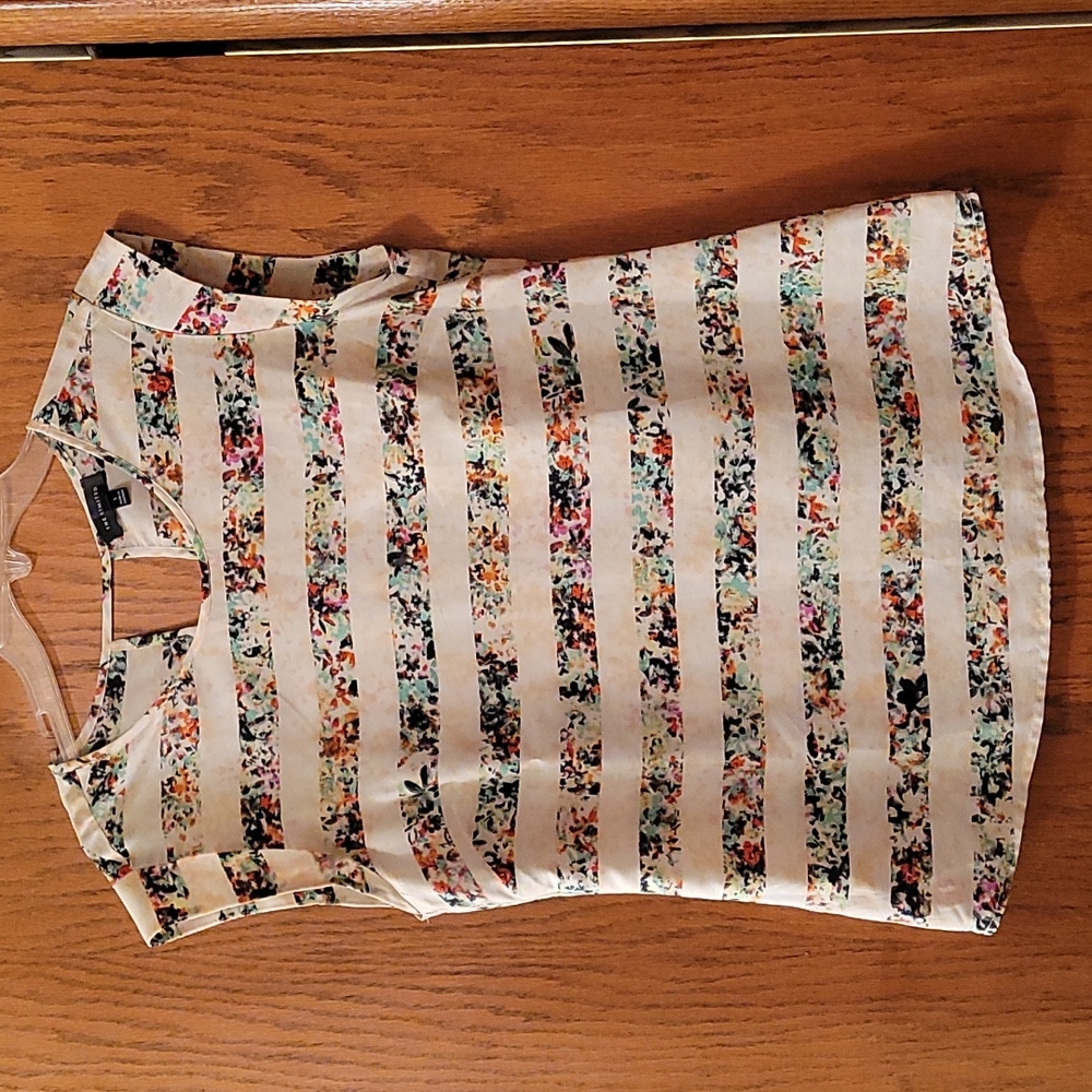 The Limited capped sleeve top - like new